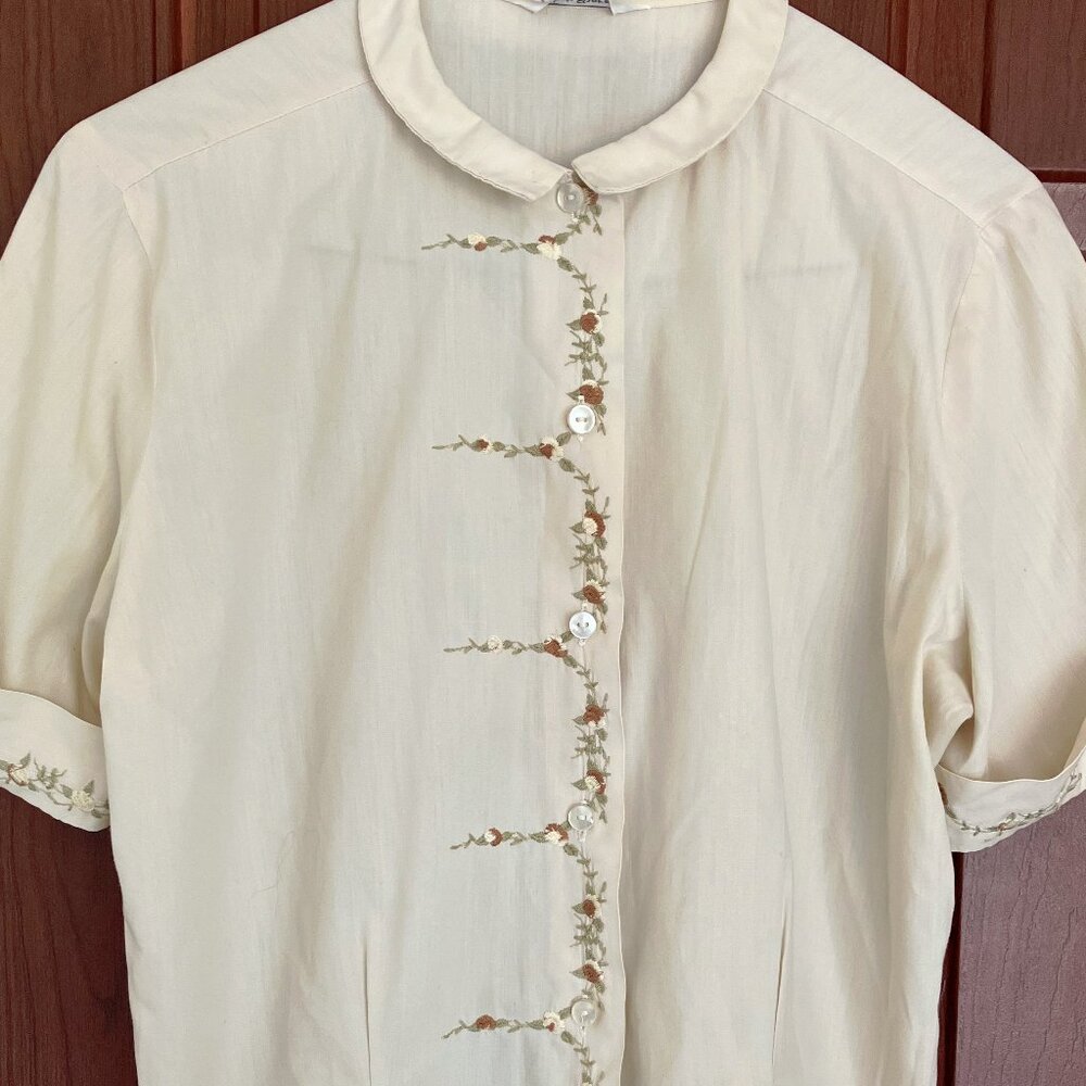 Vintage button front shirt blouse embroidered front and sleeves small collar
